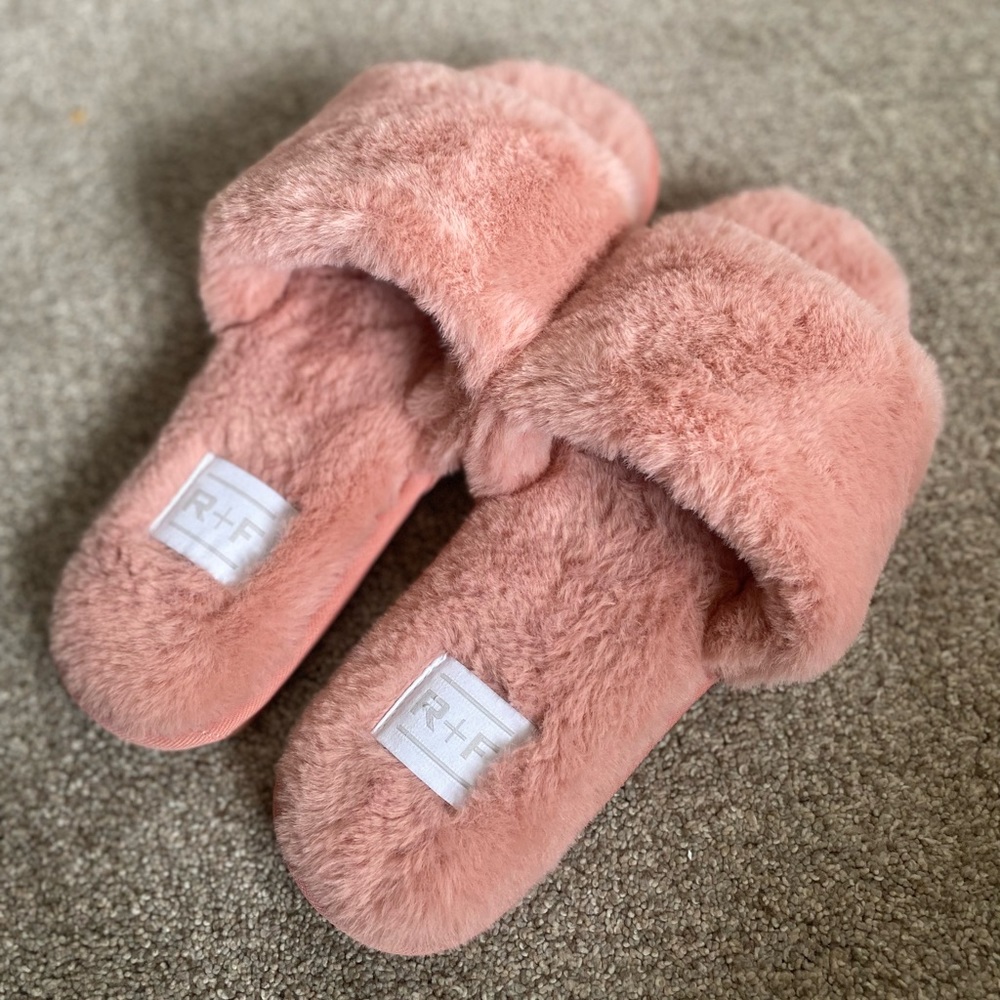 Rodan + Fields plush slipper. Brand new, never worn. Non-smoking, no pet home.